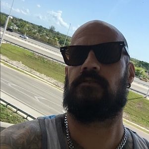 Meet your Posher, Manolo